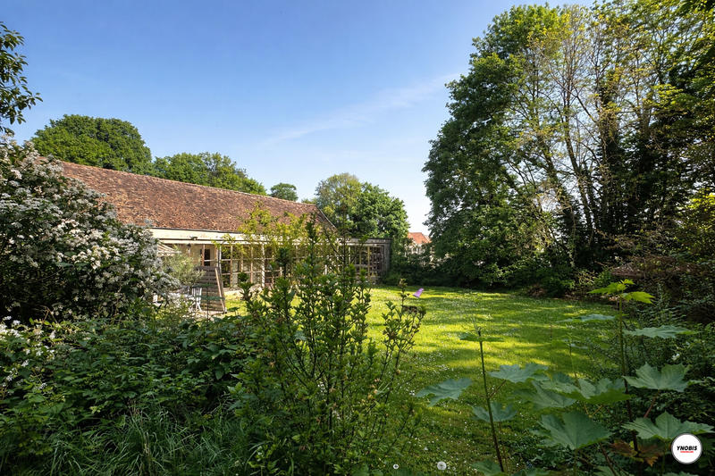 Maison - 487 m² - 15 pièces