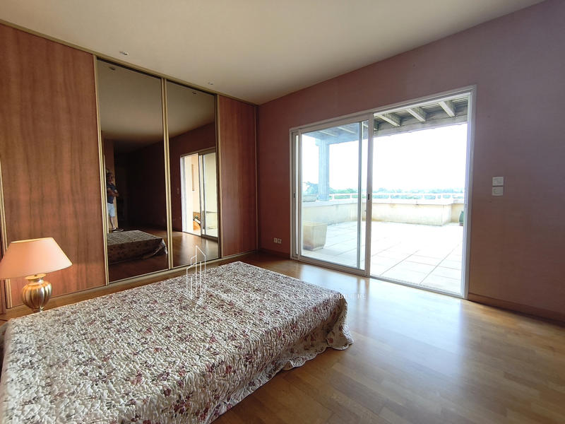 Appartement - 160 m² - 4 pièces