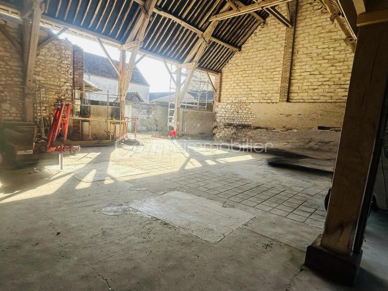 Grange - 220 m² - 1 pièce