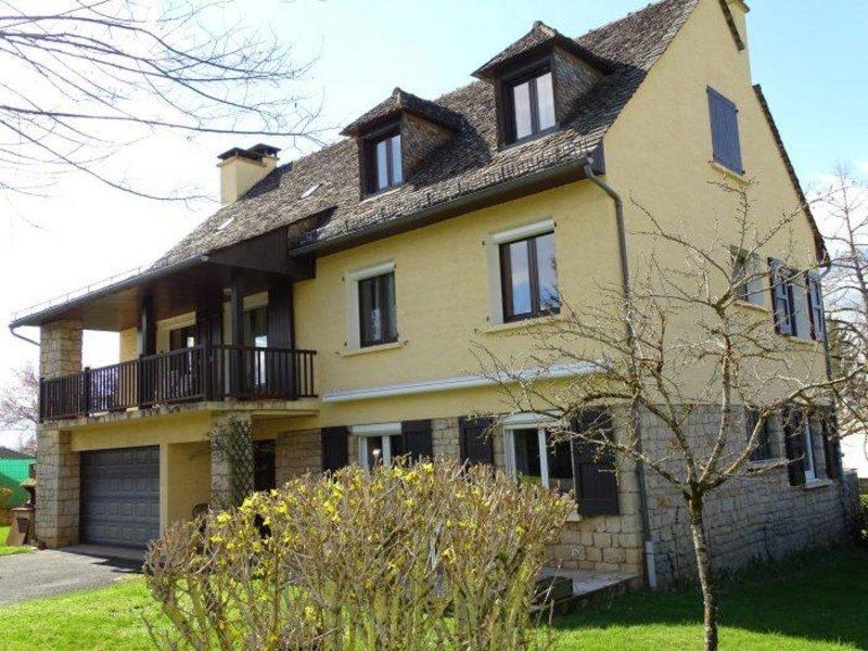 Maison - 200 m² - 10 pièces