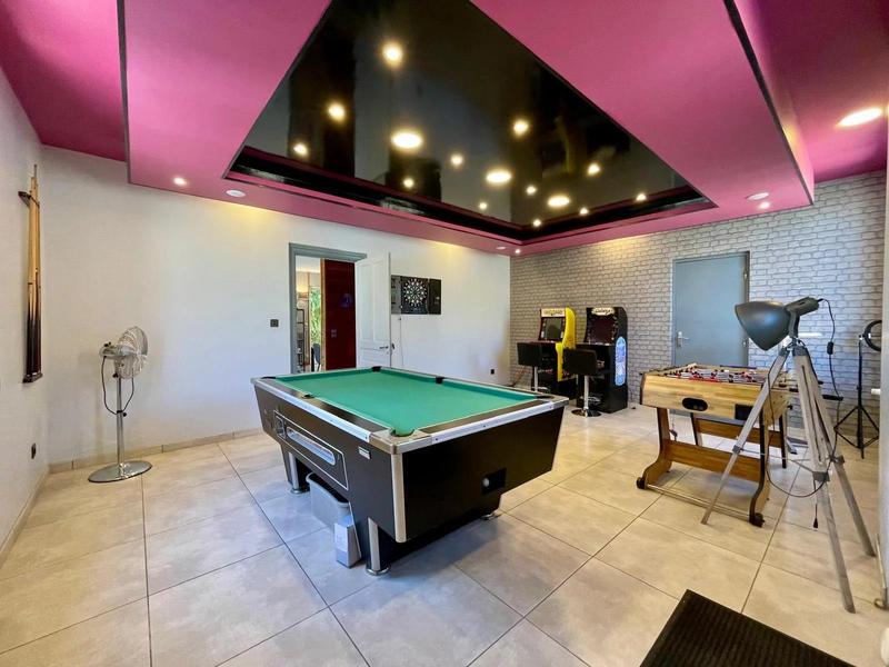 Maison - 298 m² - 8 pièces