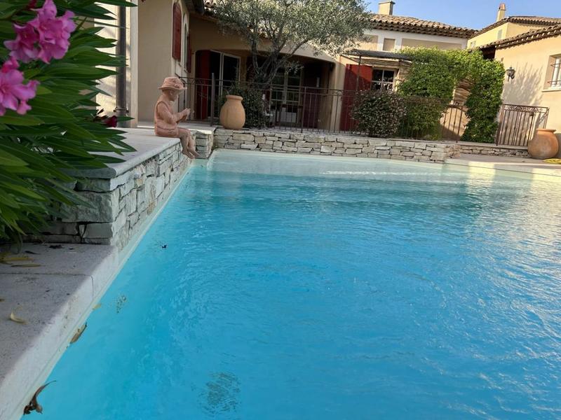 Propriété - 218 m² - 6 pièces