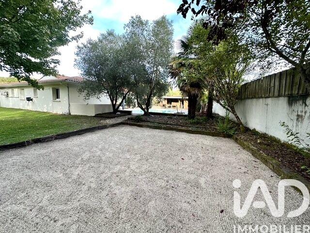 Maison - 270 m² - 8 pièces