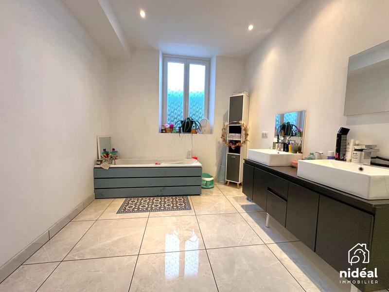 Maison - 148 m² - 6 pièces