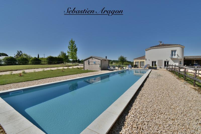 Villa - 250 m² - 6 pièces