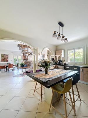 Maison - 172 m² - 6 pièces