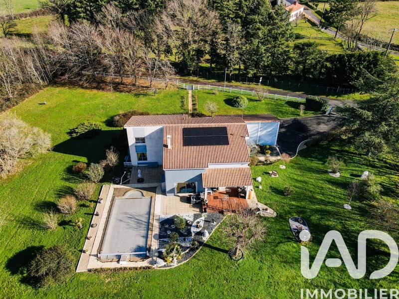 Maison de maîtres - 250 m² - 8 pièces