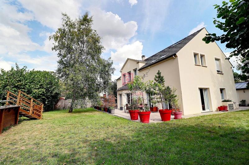 Maison - 250 m² - 10 pièces