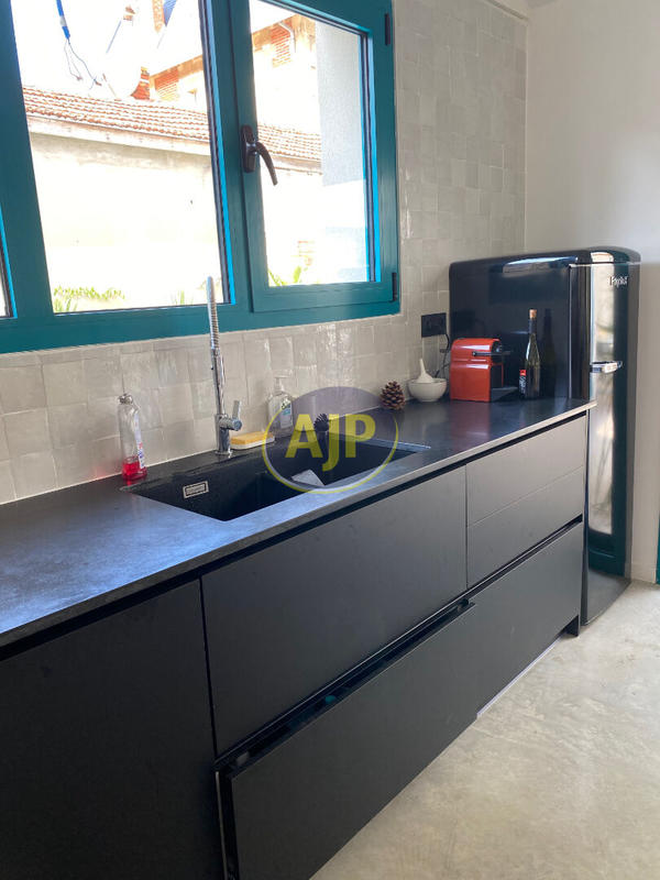 Maison - 270 m² - 6 pièces