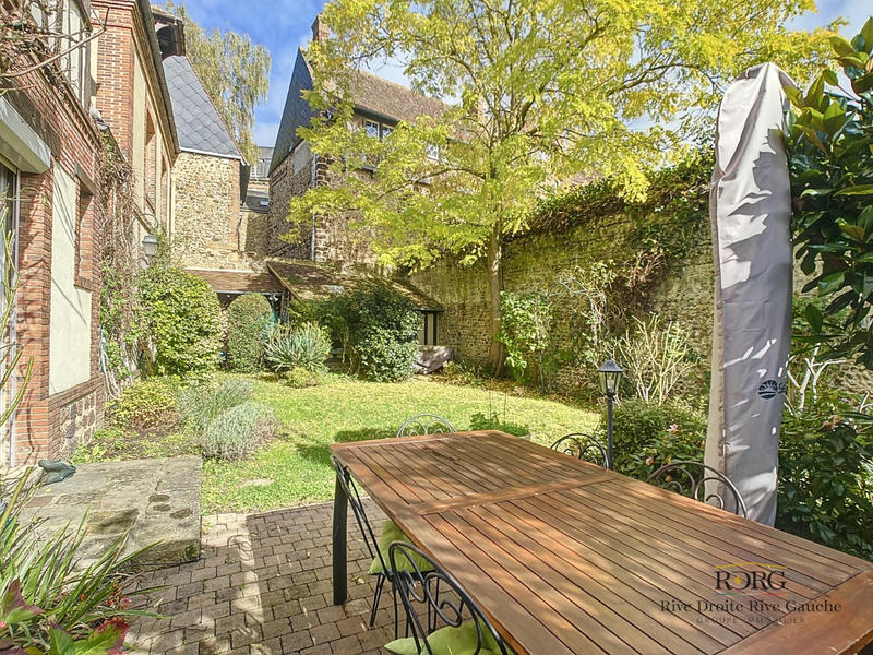 Maison - 214 m² - 8 pièces