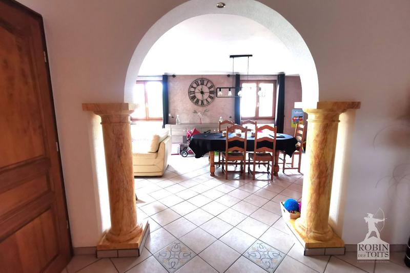 Maison - 235 m² - 10 pièces