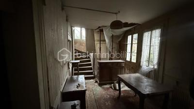 Maison - 890 m² - 8 pièces