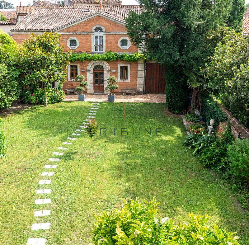 Maison - 500 m² - 10 pièces