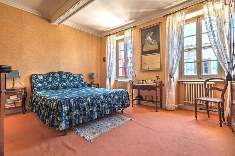 Maison - 161 m² - 11 pièces