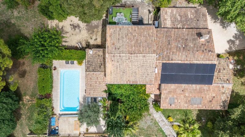 Maison - 210 m² - 6 pièces