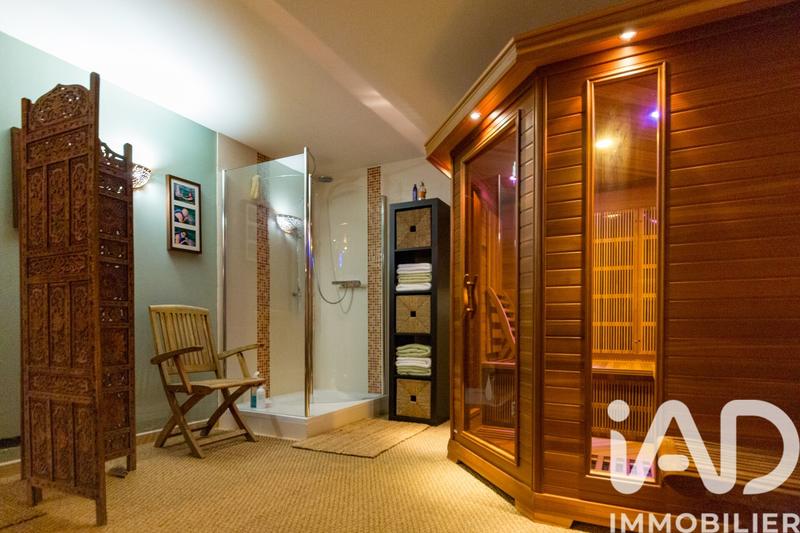 Maison - 264 m² - 9 pièces