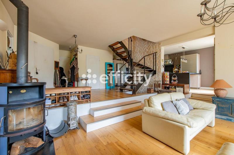 Maison - 223 m² - 7 pièces