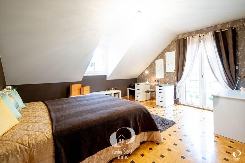 Maison traditionnelle - 274 m² - 8 pièces