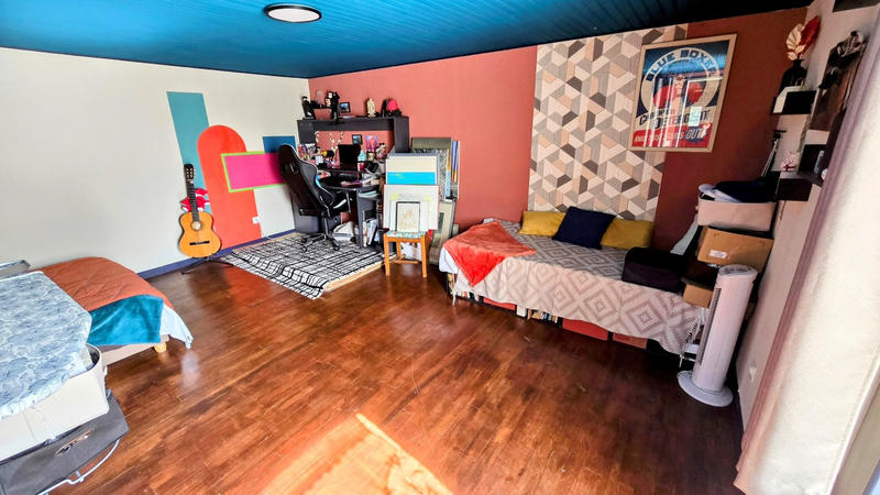 Propriété - 251 m² - 9 pièces