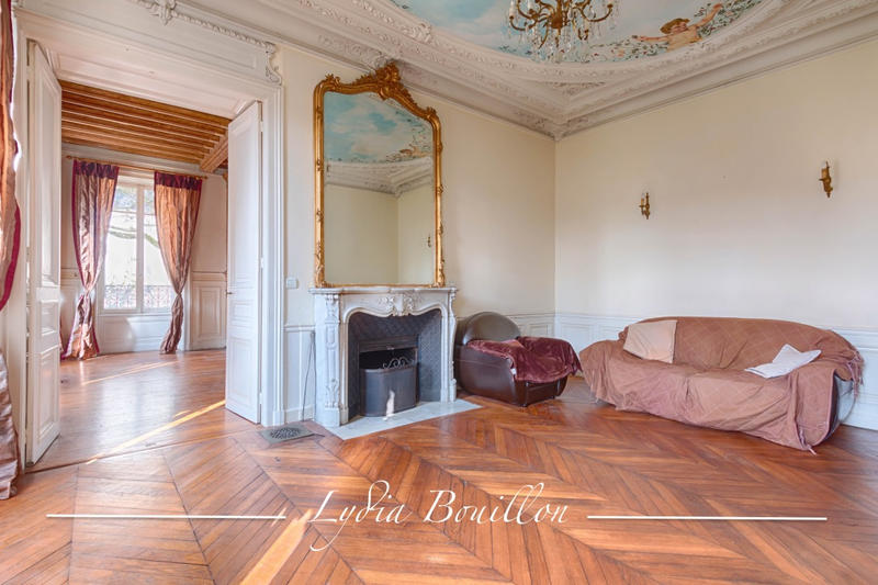 Propriété - 395 m² - 14 pièces