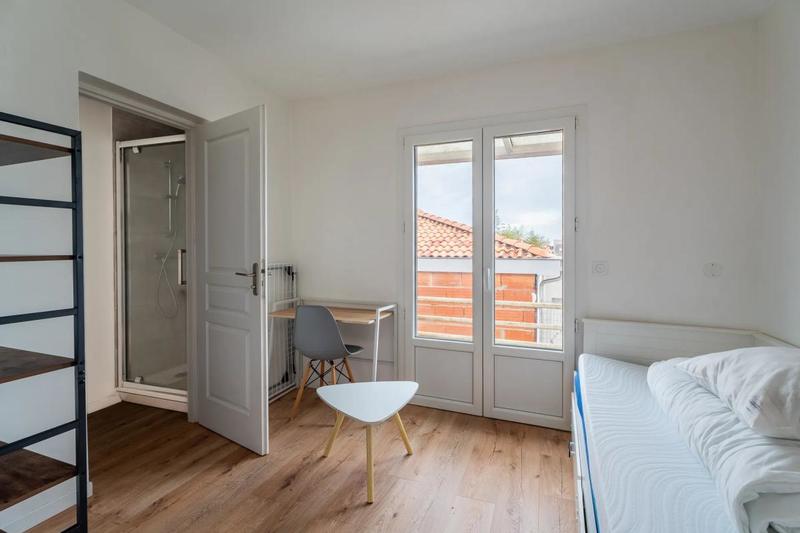 Maison - 220 m² - 10 pièces