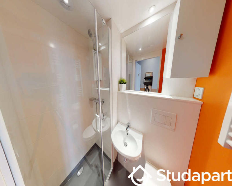 Chambre - 80 m² - 1 pièce