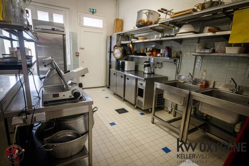 Local commercial - 700 m² - 20 pièces