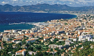 Maison - 9 999 m² - 12 pièces