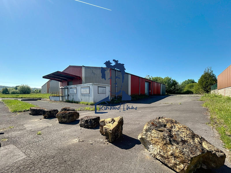 Entrepôt - 2 400 m²