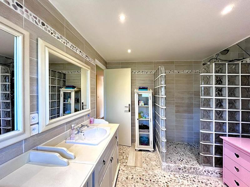 Maison - 182 m² - 7 pièces