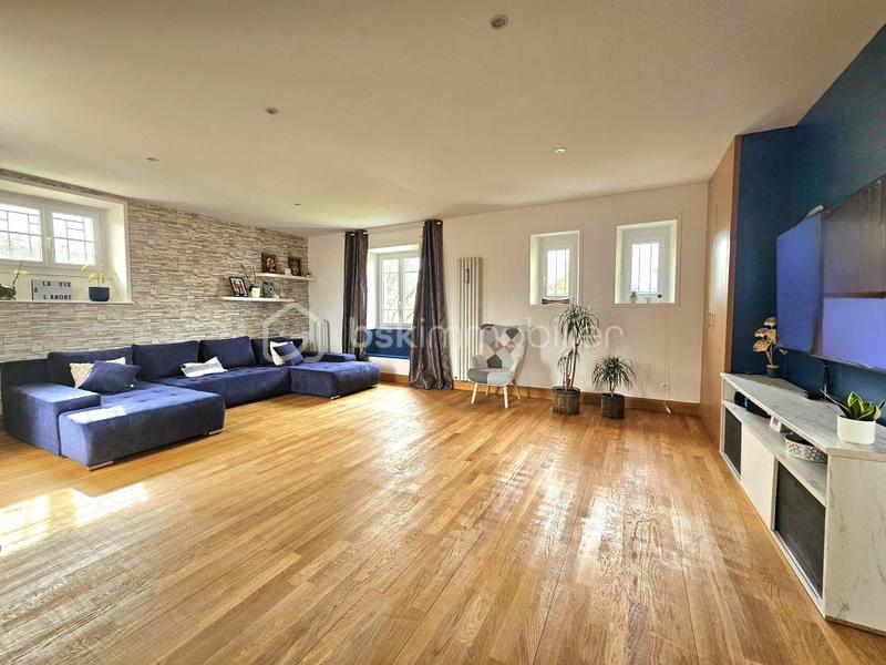 Demeure - 225 m² - 9 pièces