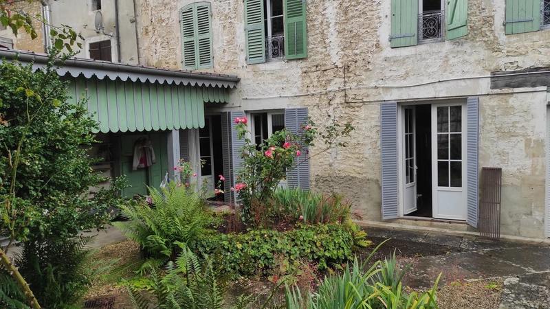 Maison - 242 m² - 8 pièces