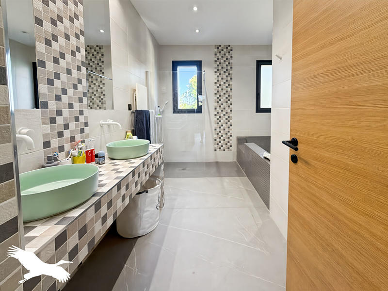 Maison - 350 m² - 12 pièces