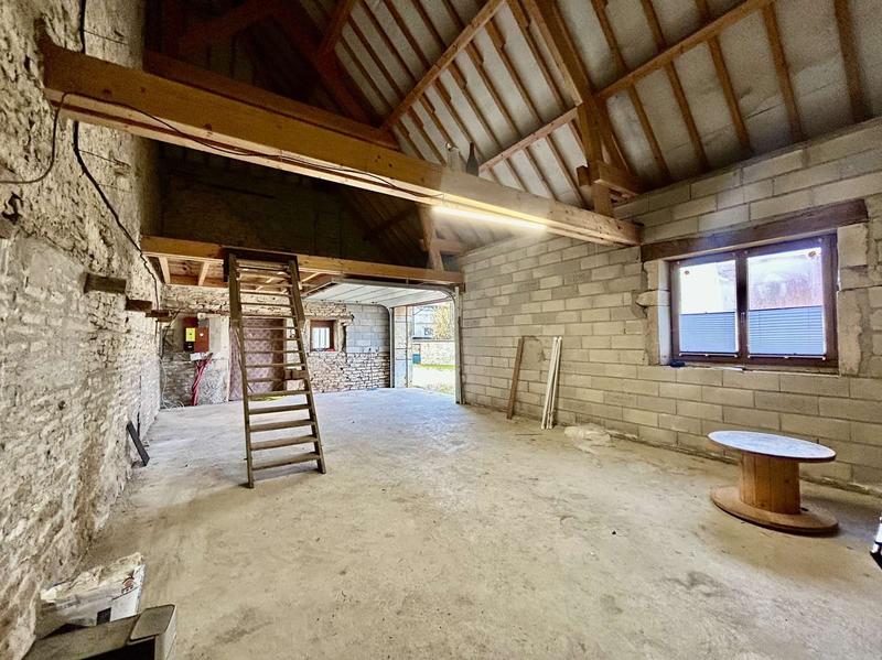 Maison traditionnelle - 220 m² - 10 pièces