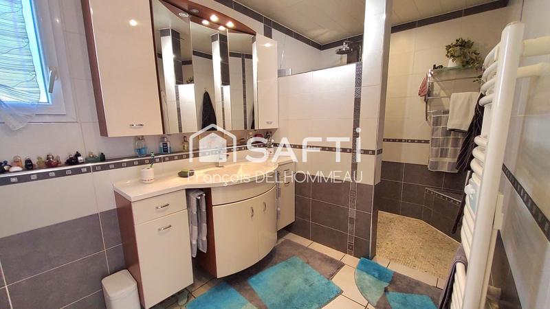 Maison - 180 m² - 7 pièces