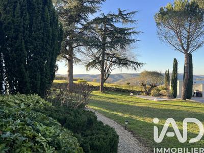 Maison - 228 m² - 8 pièces