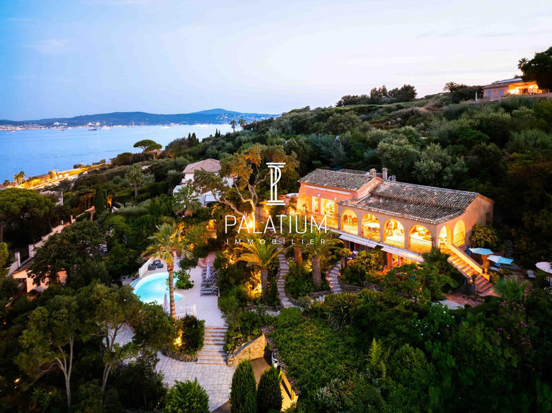 Villa - 289 m² - 10 pièces