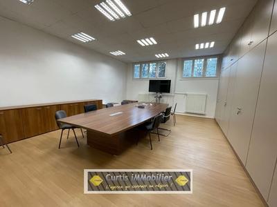 Bureau - 77 m² - 6 pièces