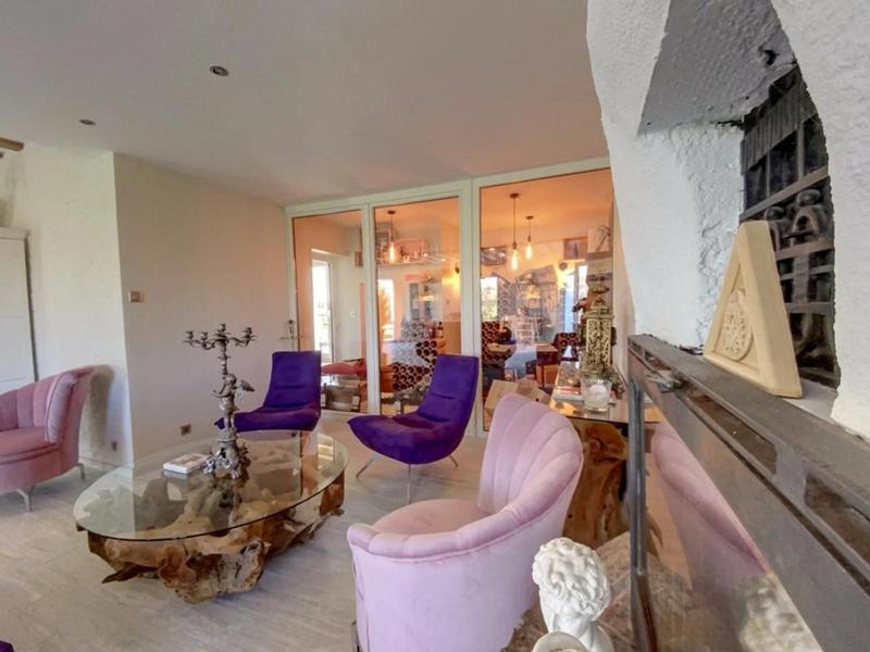 Villa - 332 m² - 8 pièces