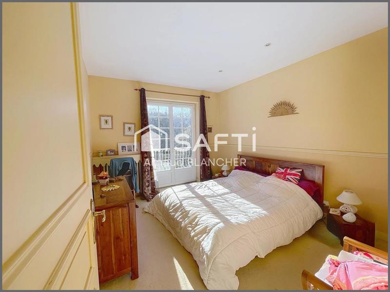 Maison - 230 m² - 8 pièces