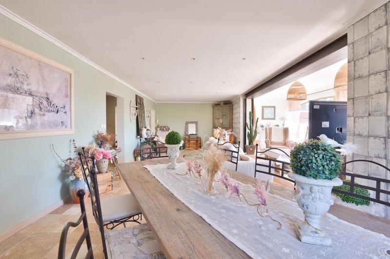 Maison - 223 m² - 8 pièces