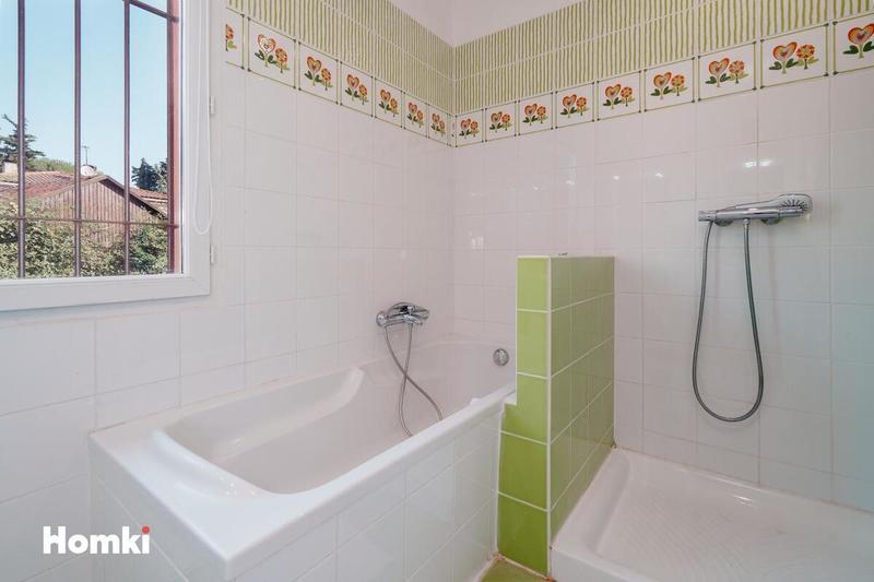 Maison - 227 m² - 8 pièces