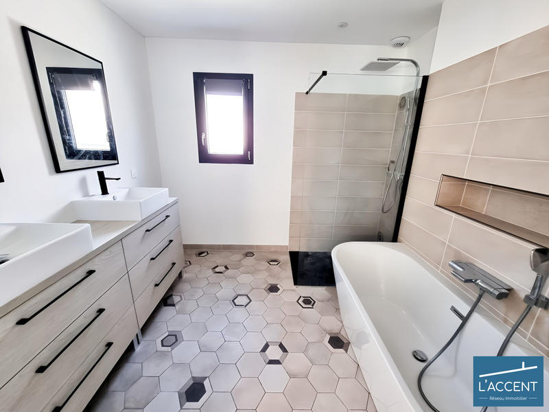 Maison - 98 m² - 4 pièces