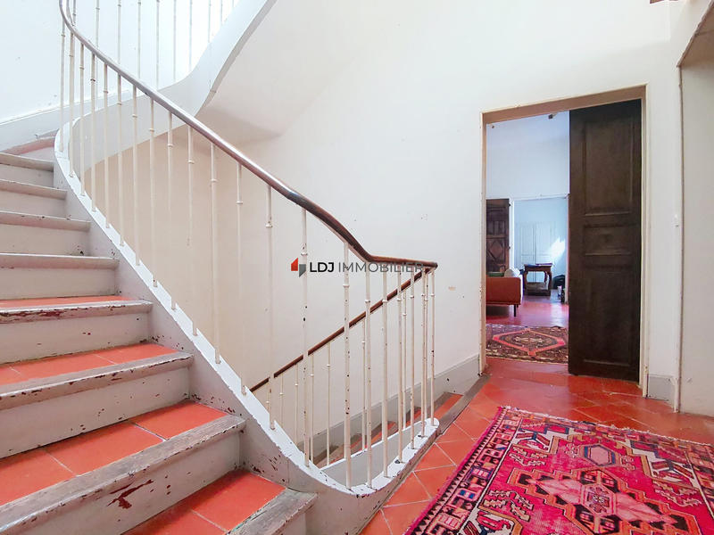 Maison - 300 m² - 9 pièces