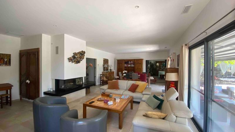 Maison - 200 m² - 8 pièces