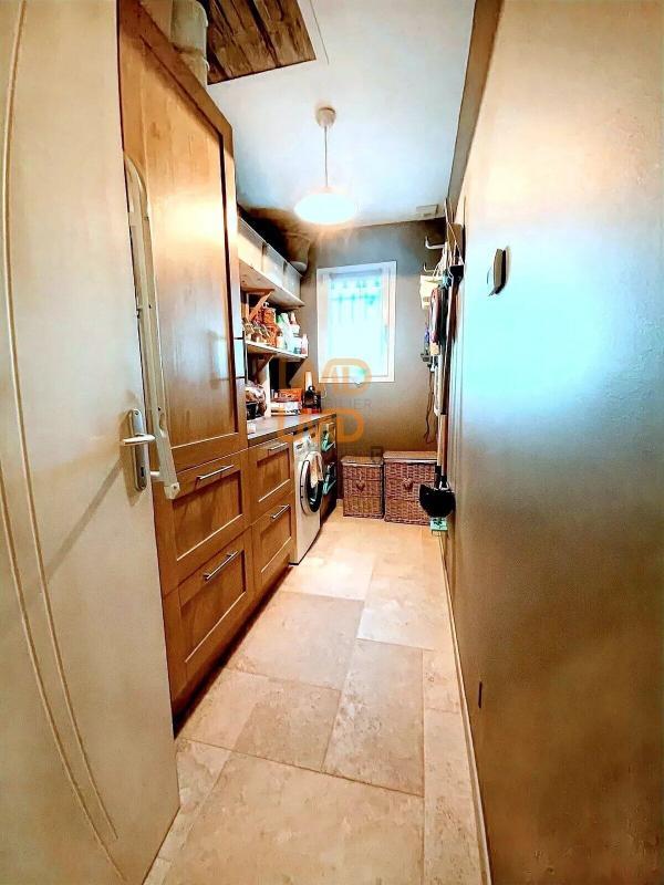 Maison - 247 m² - 5 pièces