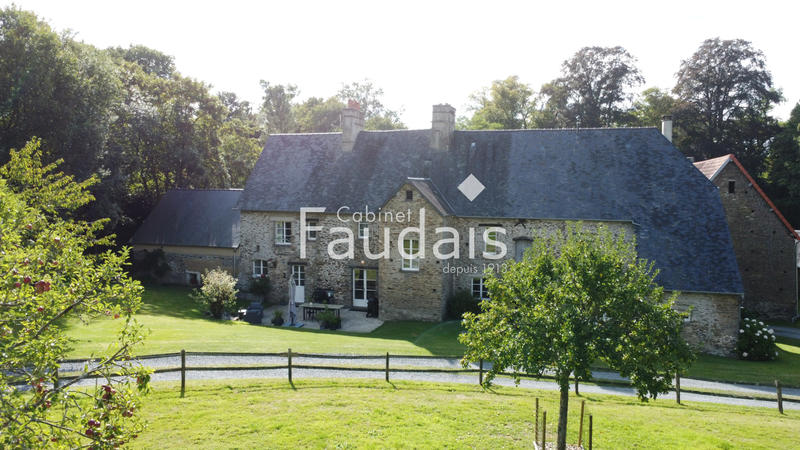 Propriété - 230 m² - 9 pièces