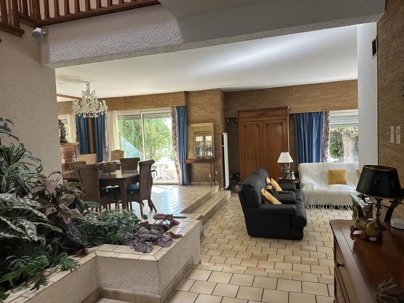 Maison - 185 m² - 6 pièces