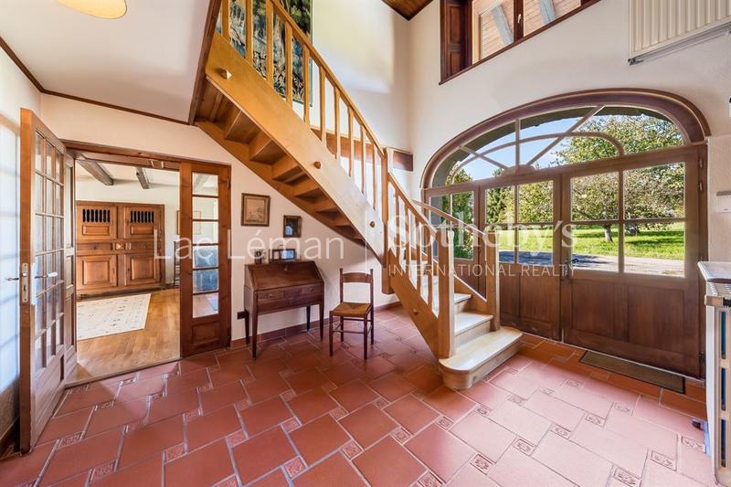 Maison - 309 m² - 9 pièces