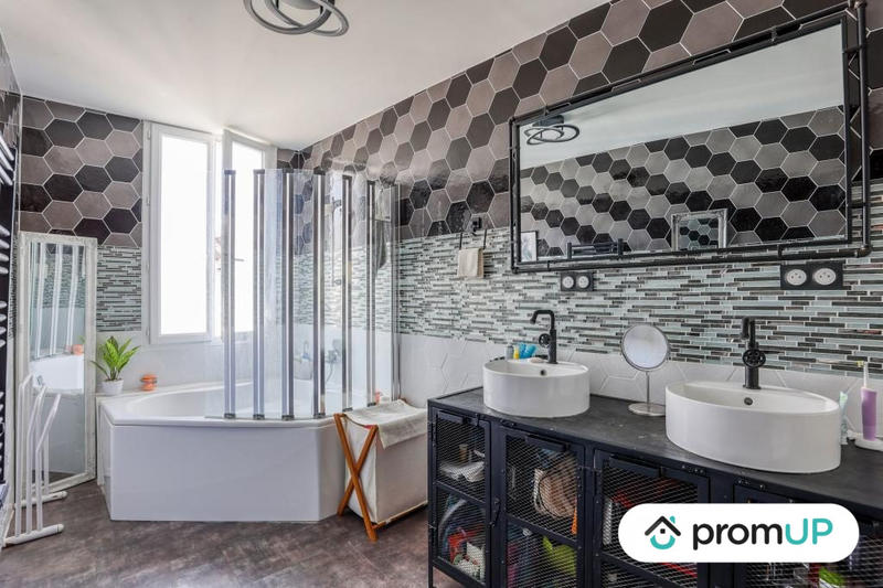 Maison - 170 m² - 7 pièces